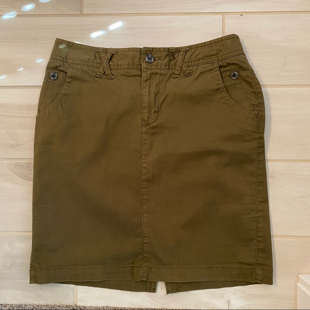 Sonoma || Brown/olive khaki skirt with pockets